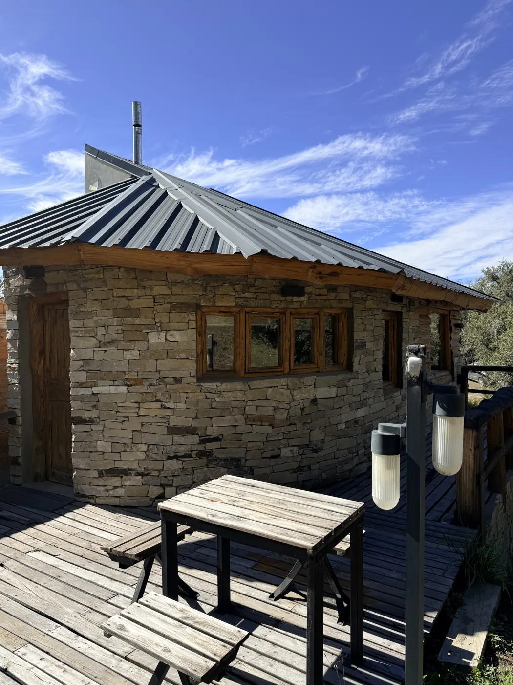 Cabaña Quimey de piedra y madera con deck, en Villa Pehuenia